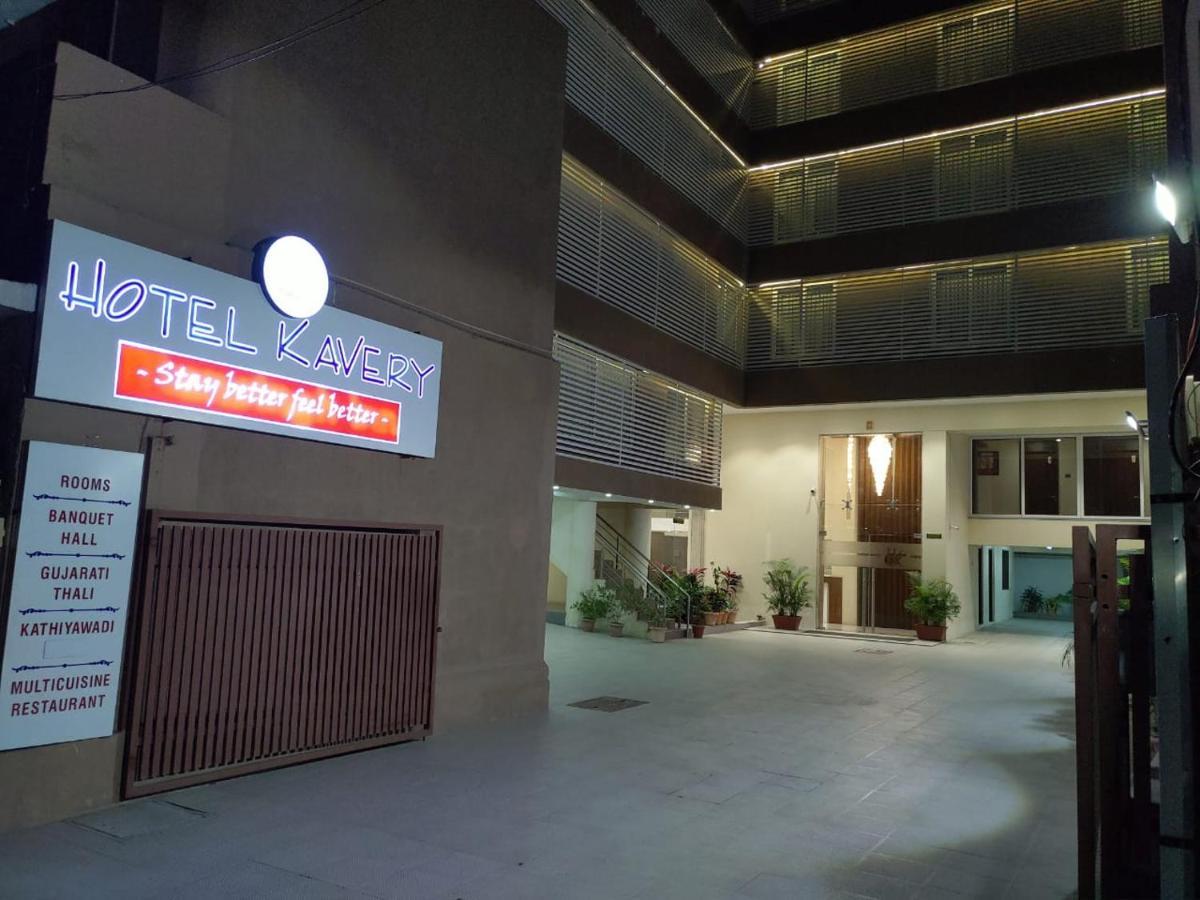 Hotel Kavery Rajkot Esterno foto
