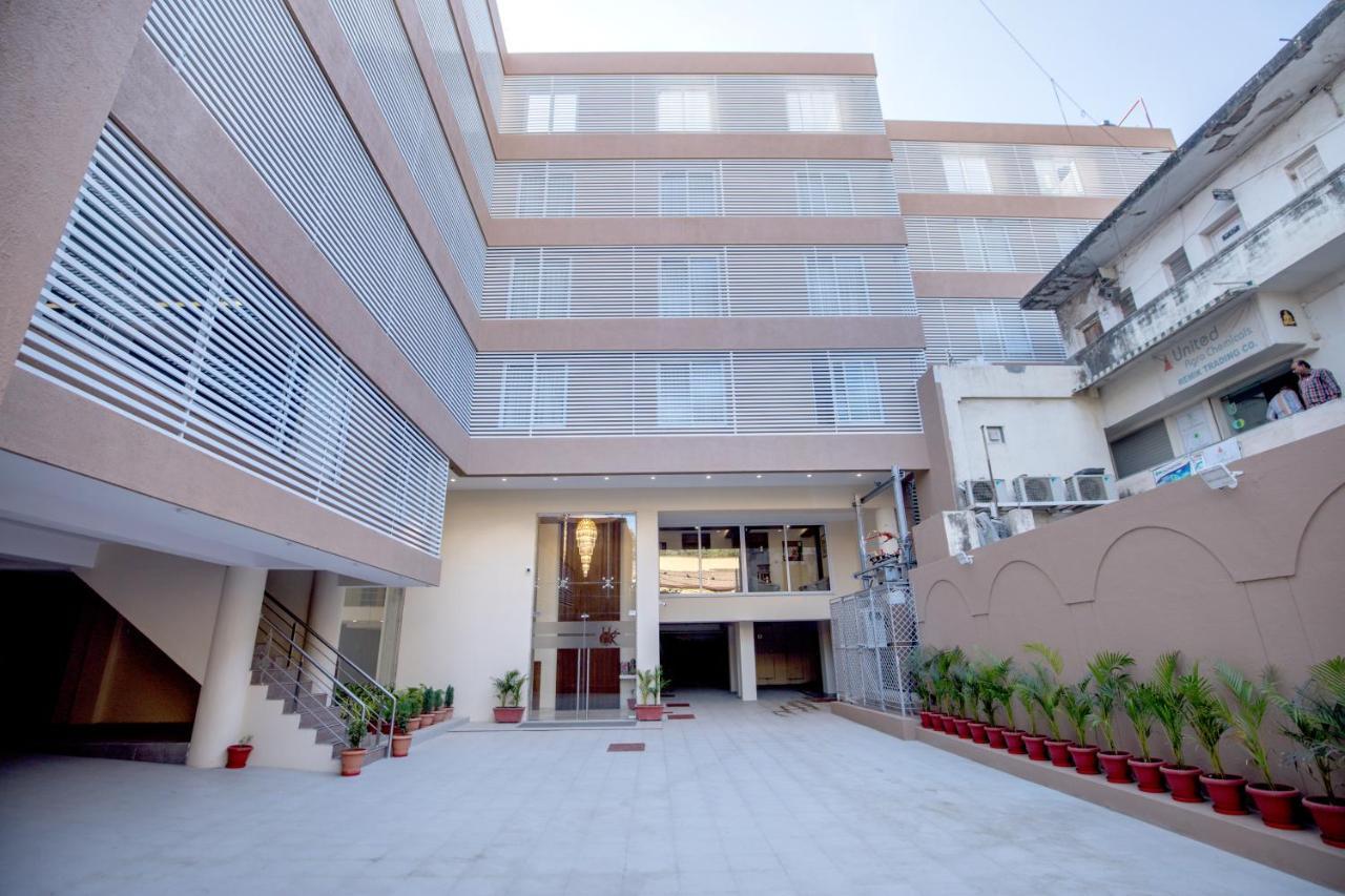 Hotel Kavery Rajkot Esterno foto