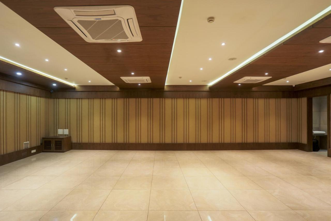 Hotel Kavery Rajkot Esterno foto