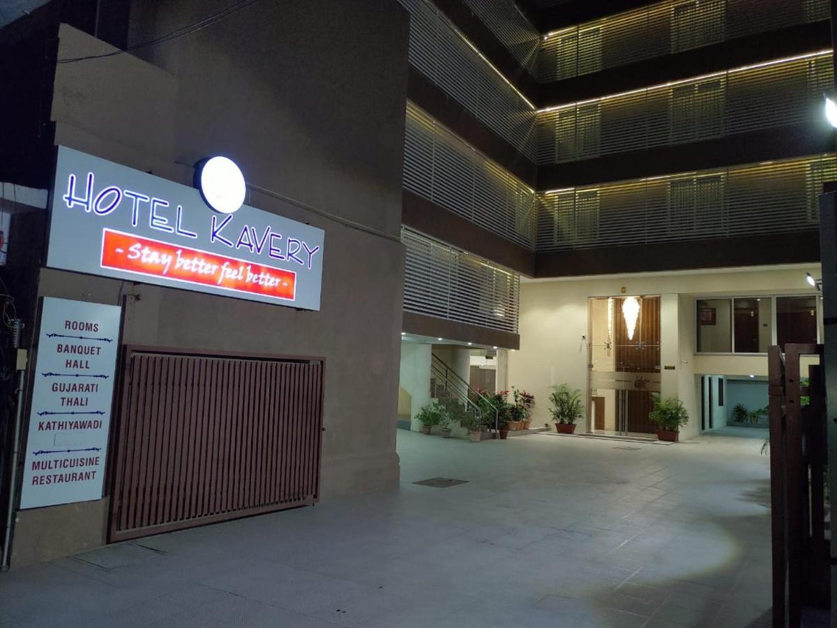 Hotel Kavery Rajkot Esterno foto