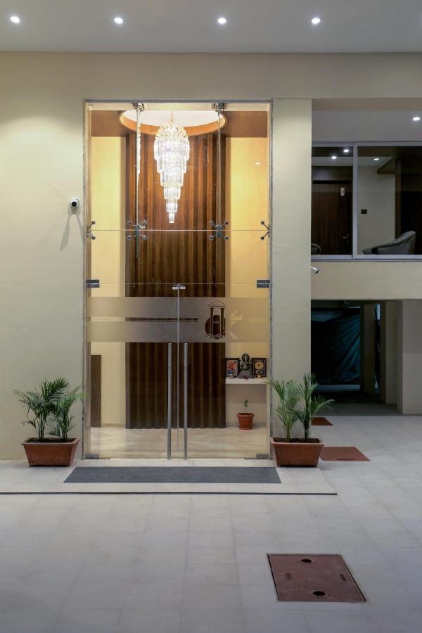 Hotel Kavery Rajkot Esterno foto