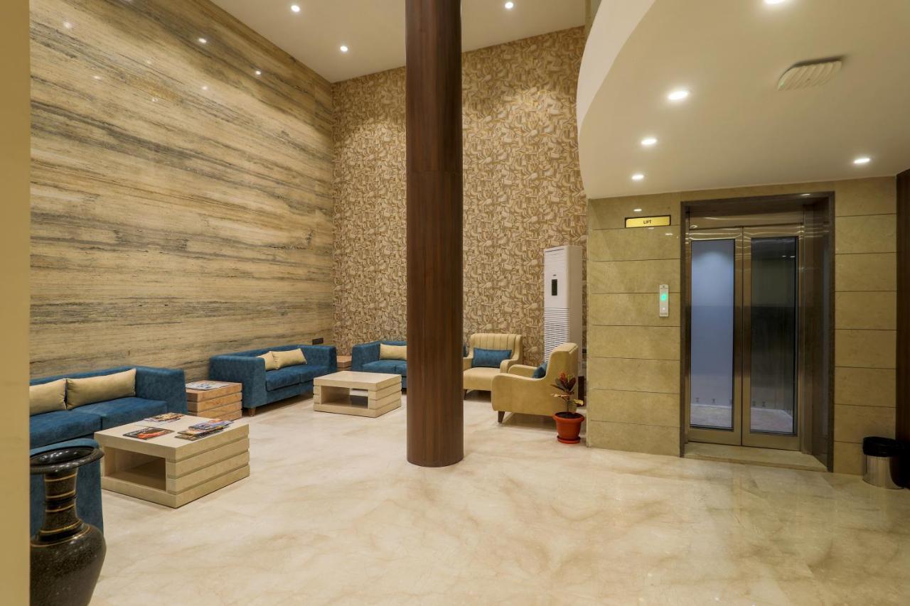Hotel Kavery Rajkot Esterno foto