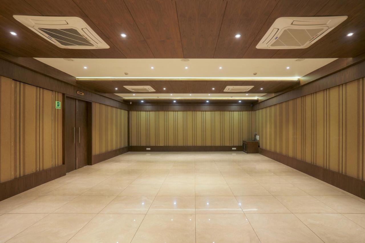 Hotel Kavery Rajkot Esterno foto