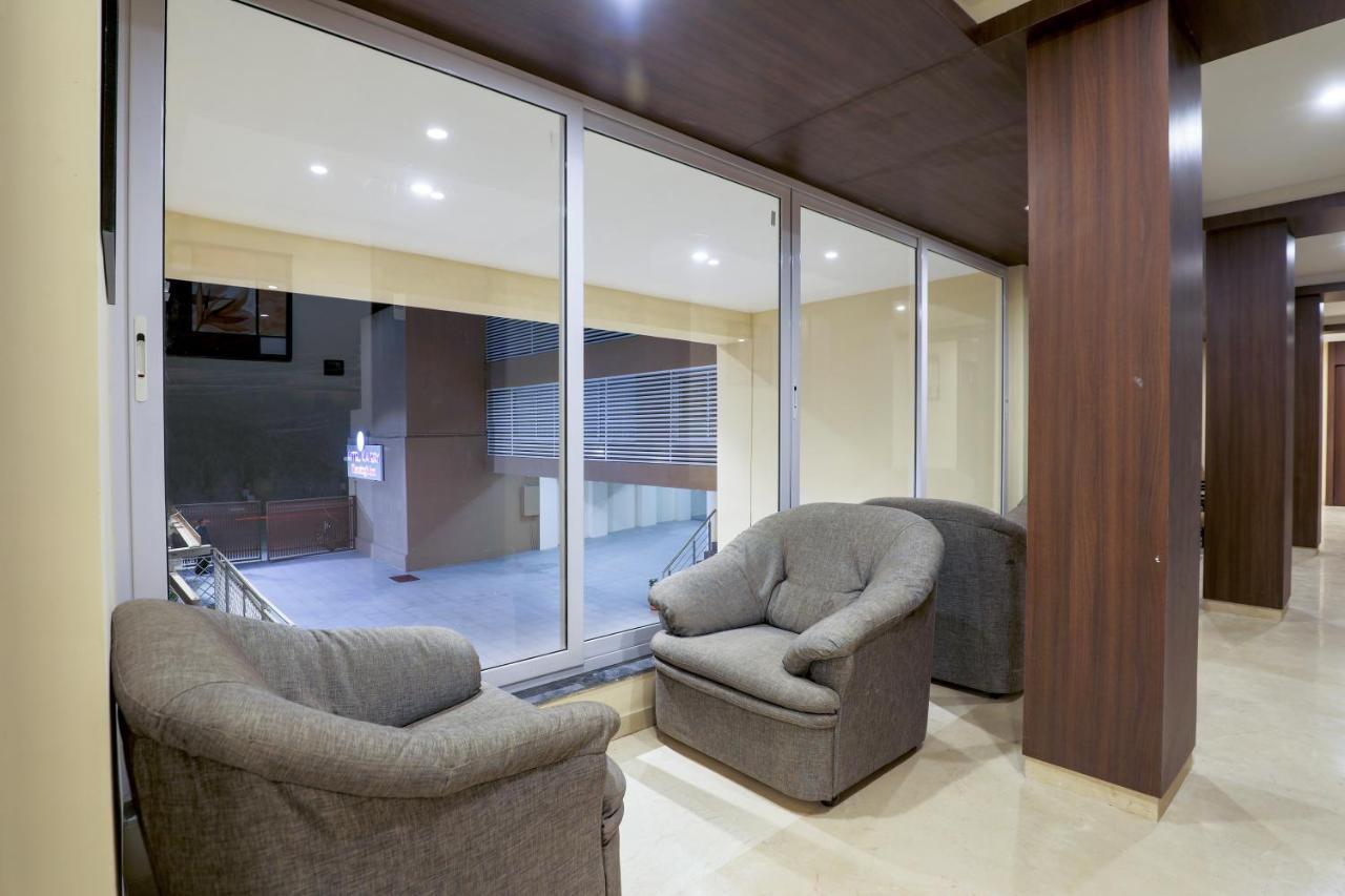 Hotel Kavery Rajkot Esterno foto