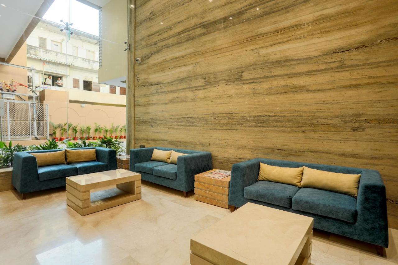 Hotel Kavery Rajkot Esterno foto