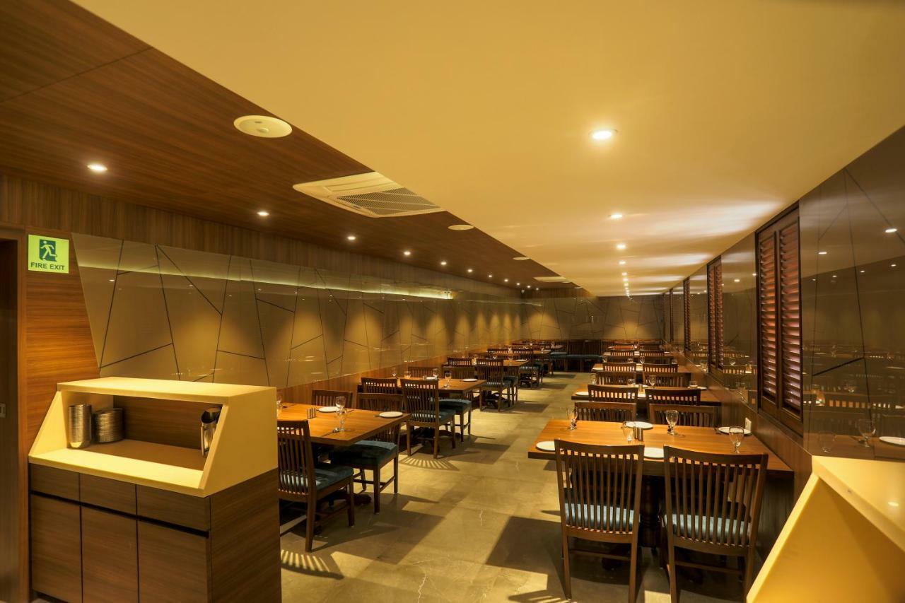 Hotel Kavery Rajkot Esterno foto