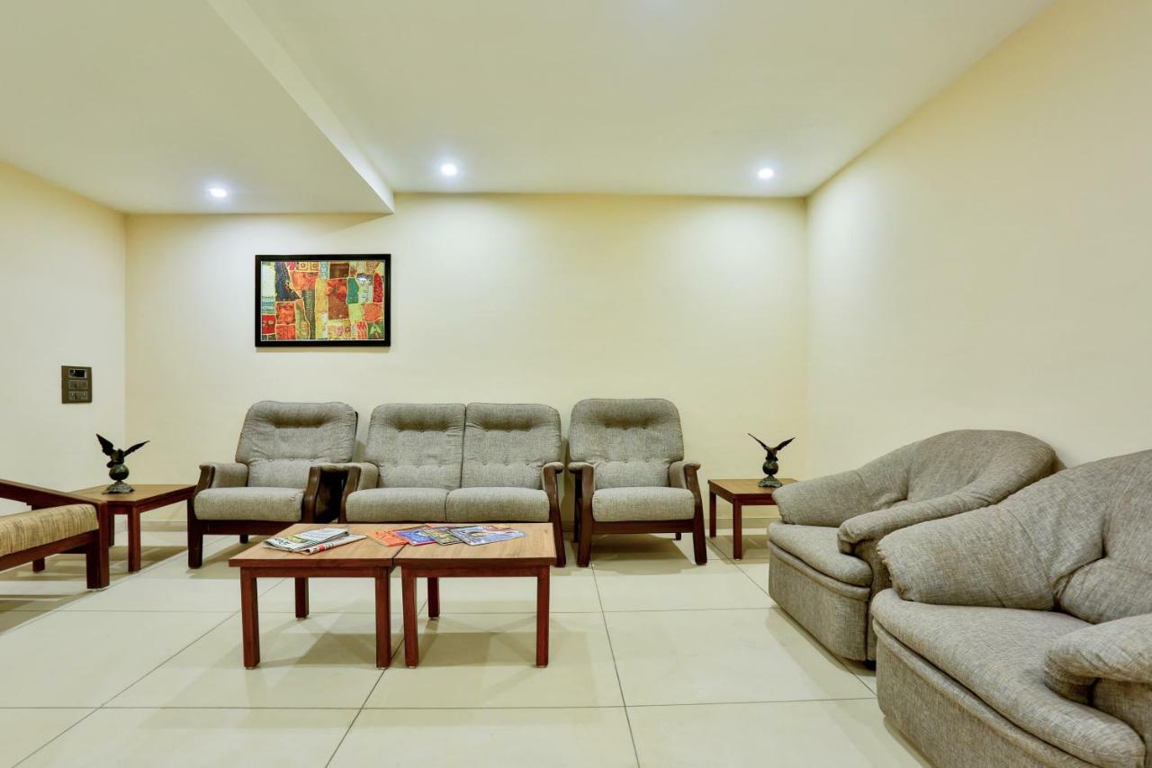 Hotel Kavery Rajkot Esterno foto