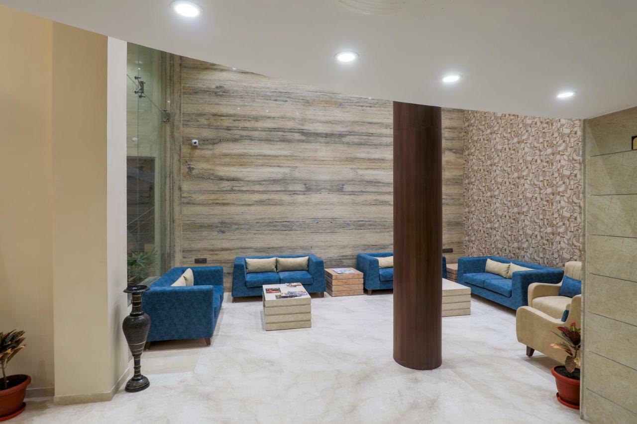 Hotel Kavery Rajkot Esterno foto
