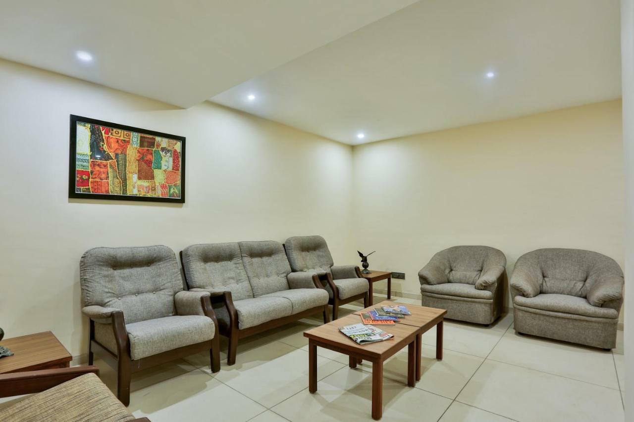 Hotel Kavery Rajkot Esterno foto