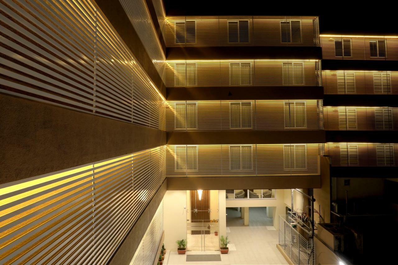 Hotel Kavery Rajkot Esterno foto